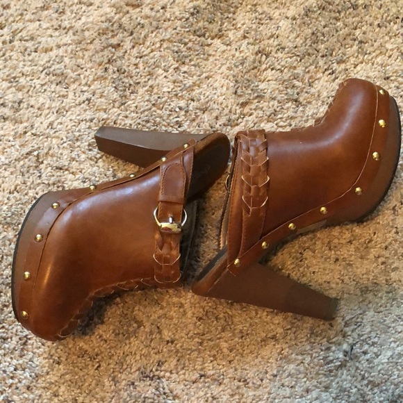 COPY - Brown high heel clogs/NWT - Picture 4 of 15